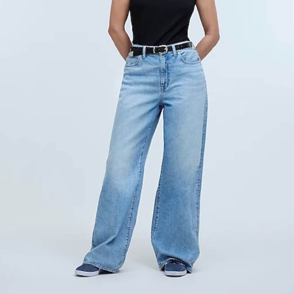 Madewell Curvy Superwide-Leg Jeans in Ahern Wash: Airy Denim Edition, size 26